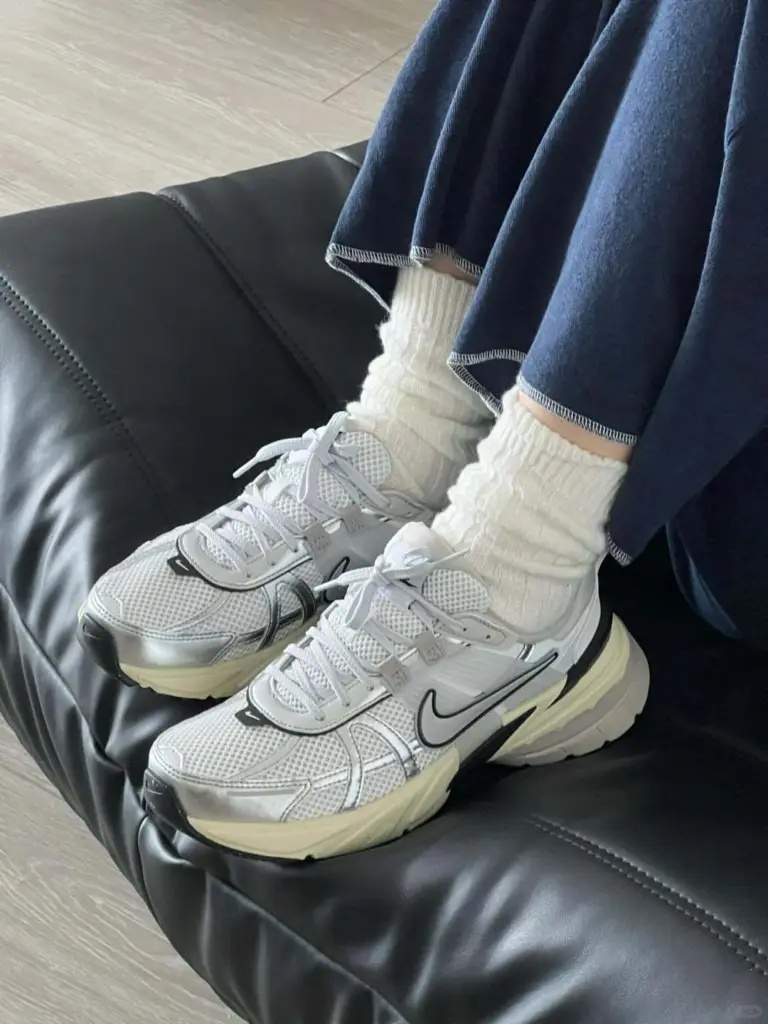 NIKE(ナイキ) V2KRUNの画像