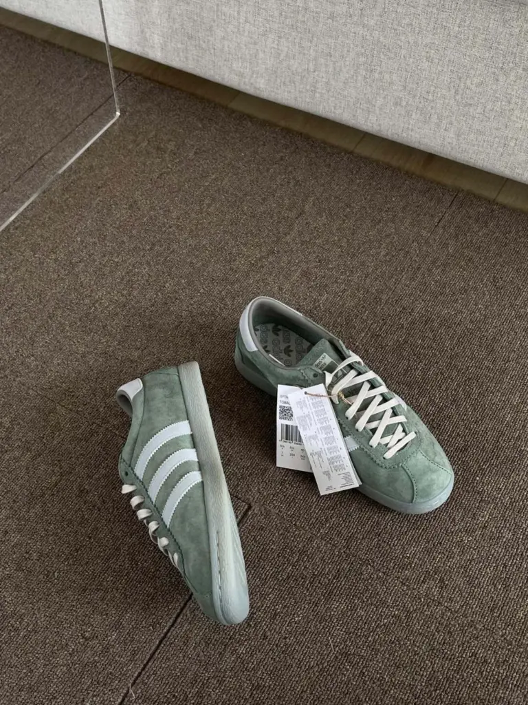 adidas(アディダス) TOBACCO(タバコ)の画像