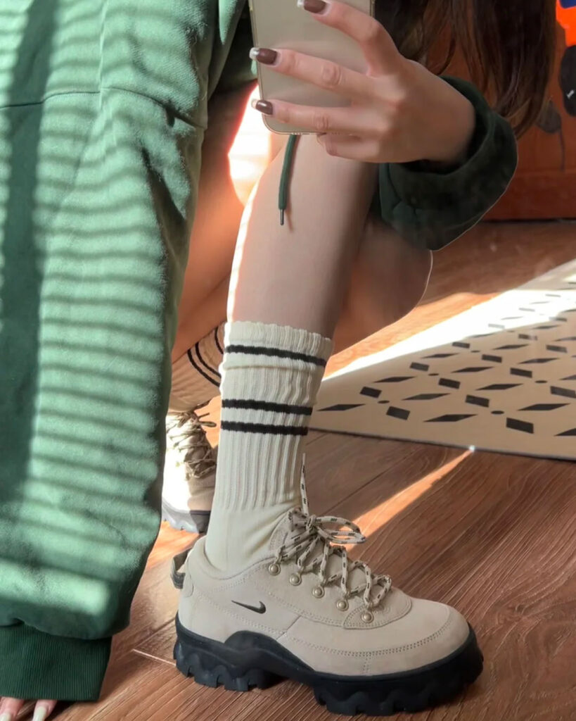 WMNS NIKE LAHAR LOW HEMP 26.0cm ベージュ Nike人気 WMNS LAHAR LOW ラハール ロ