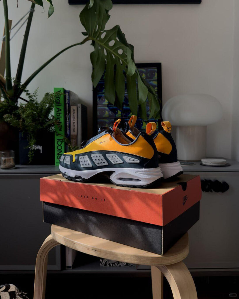 NIKEのAIRMAXSNDR(エアマックスサンダー)の画像