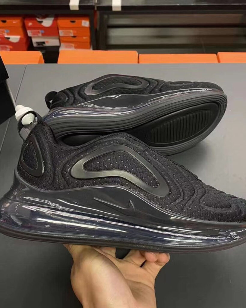 NIKEのAIRMAX720(エアマックス720)の画像