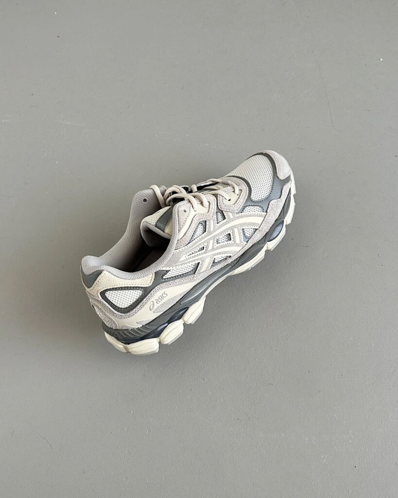 asicsのGELNYC(ゲルエヌワイシー)の画像