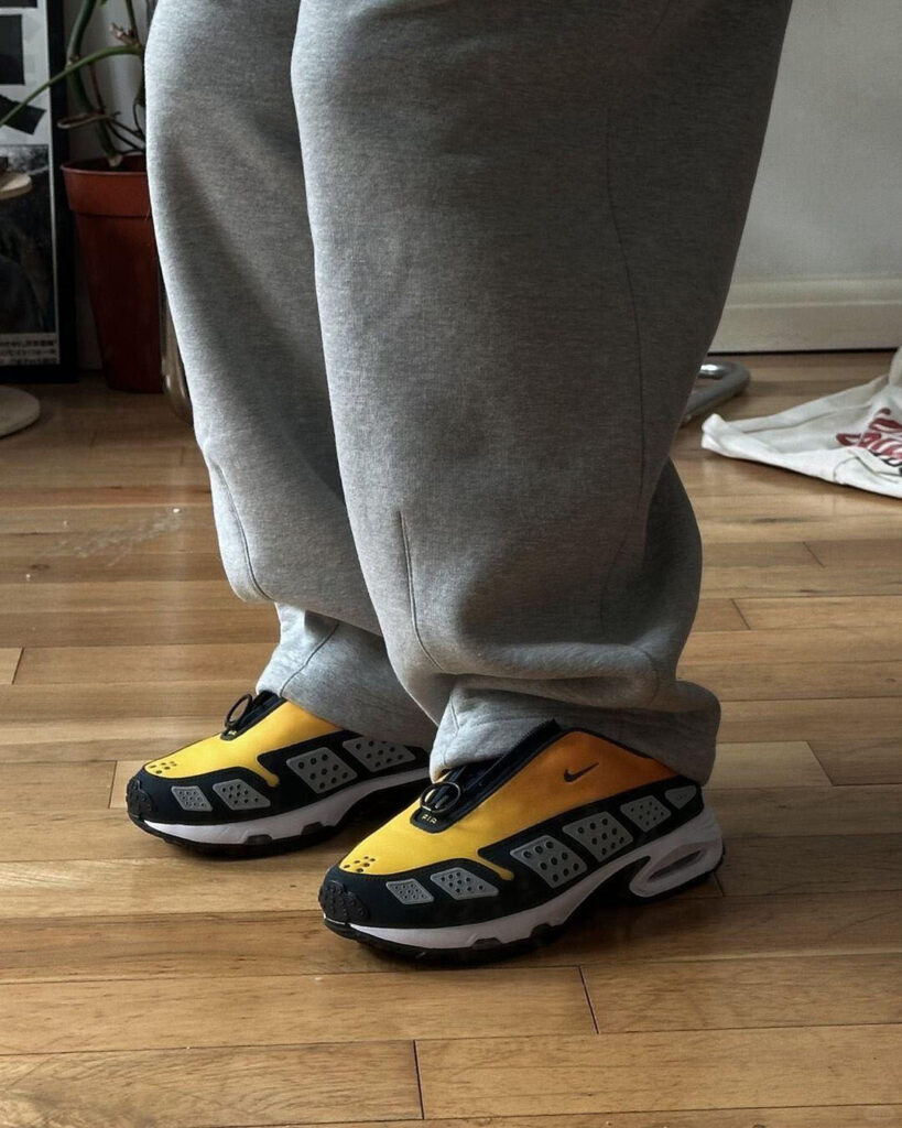 NIKEのAIRMAXSNDR(エアマックスサンダー)の画像