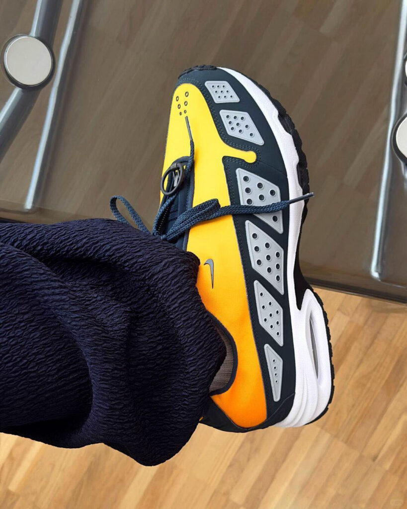 NIKEのAIRMAXSNDR(エアマックスサンダー)の画像