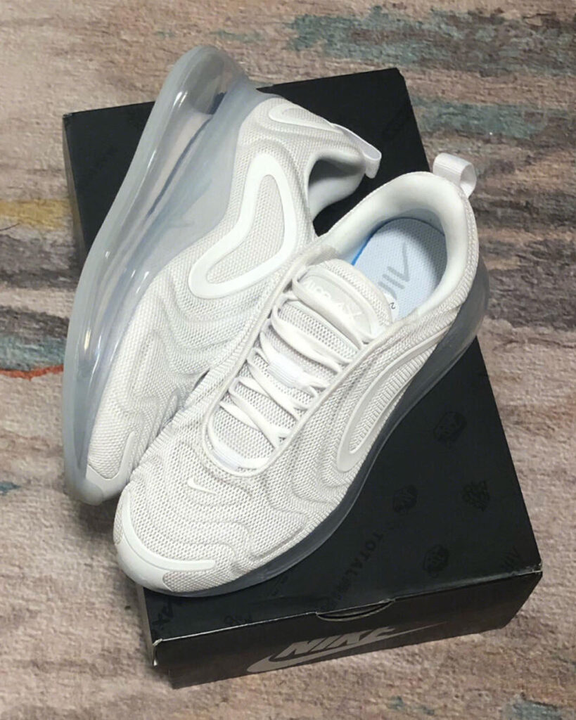 NIKEのAIRMAX720(エアマックス720)の画像