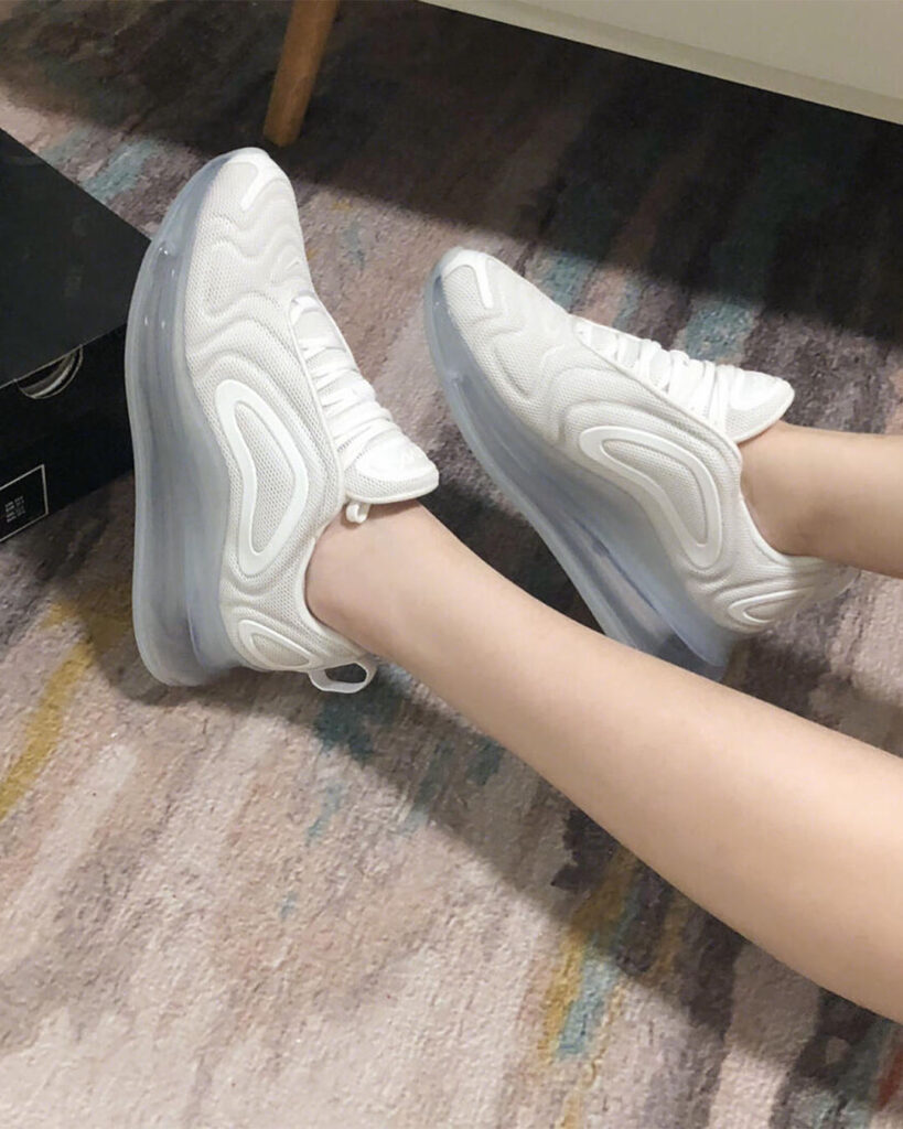 NIKEのAIRMAX720(エアマックス720)の画像