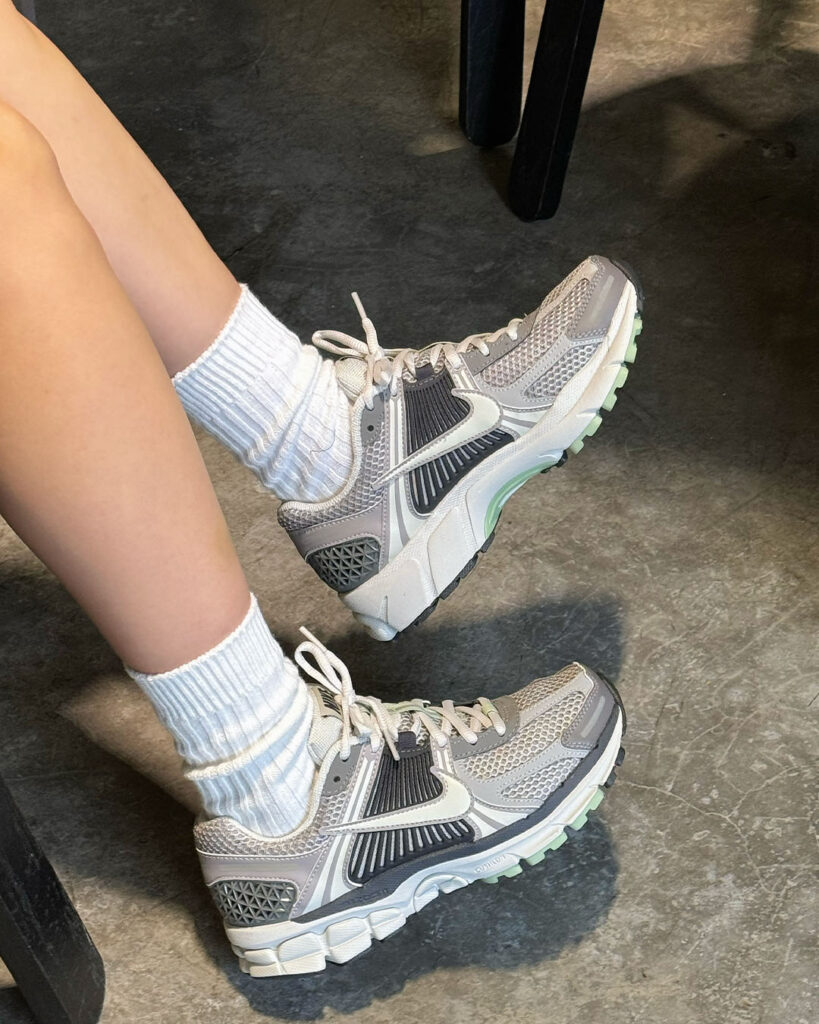NIKE ZOOMVOMERO5(ズームボメロ5)の画像
