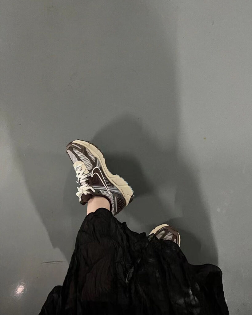 NIKE ZOOMVOMERO5(ズームボメロ5)の画像