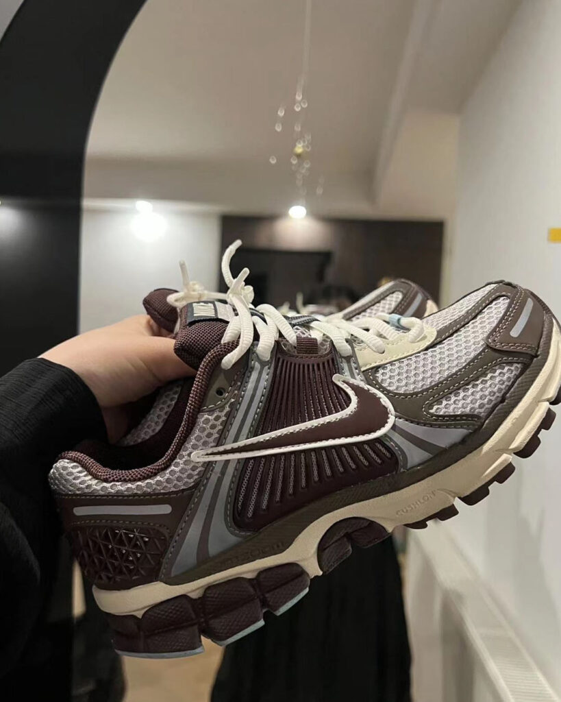 NIKE ZOOMVOMERO5(ズームボメロ5)の画像