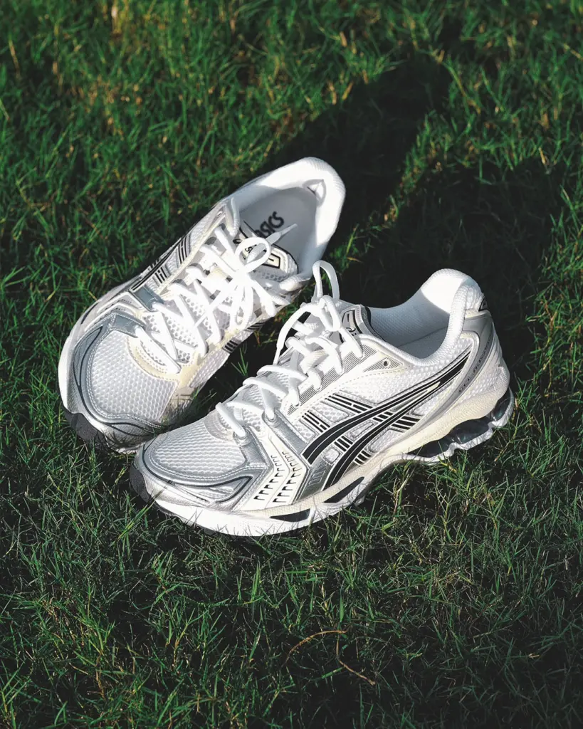 ゲルニカ 再解釈 額装済み 売り切れ御免!?」完売を連発するアシックスのスニーカー