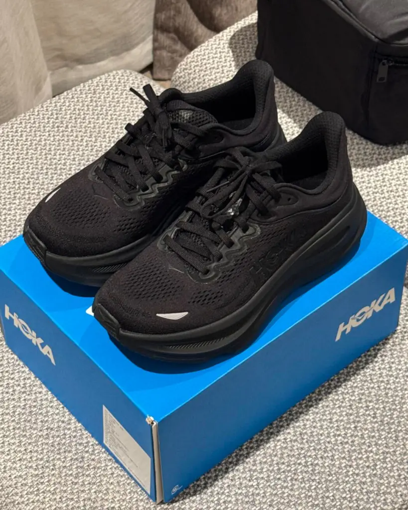 HOKA ONE ONE BONDI 9 新品未使用 サイズは24cm Amazon | HOKA ONE ONE(ホカ オネオネ) W BONDI 9 BLACK / BLACK