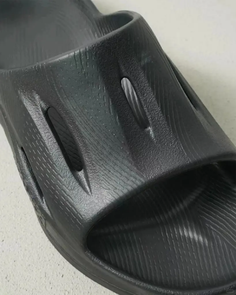 HOKA】ORA RECOVERY SLIDE 3のサイズ感や履き心地は？口コミも