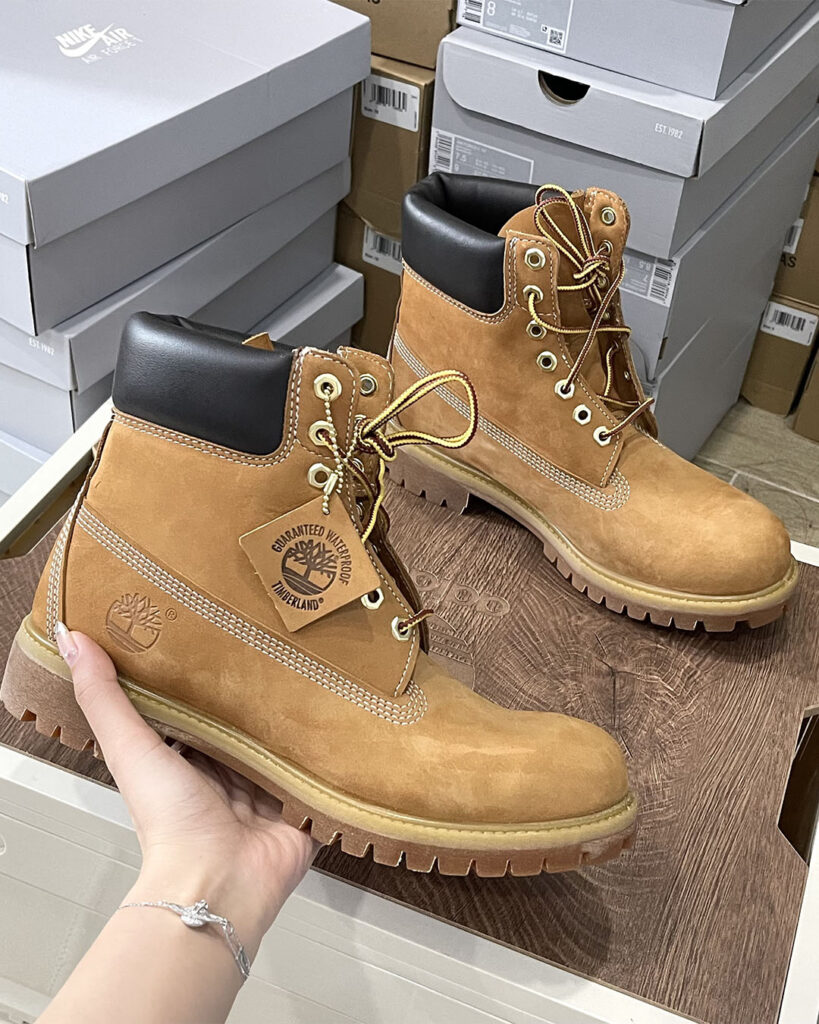 Timberland 6インチイエローブーツの画像