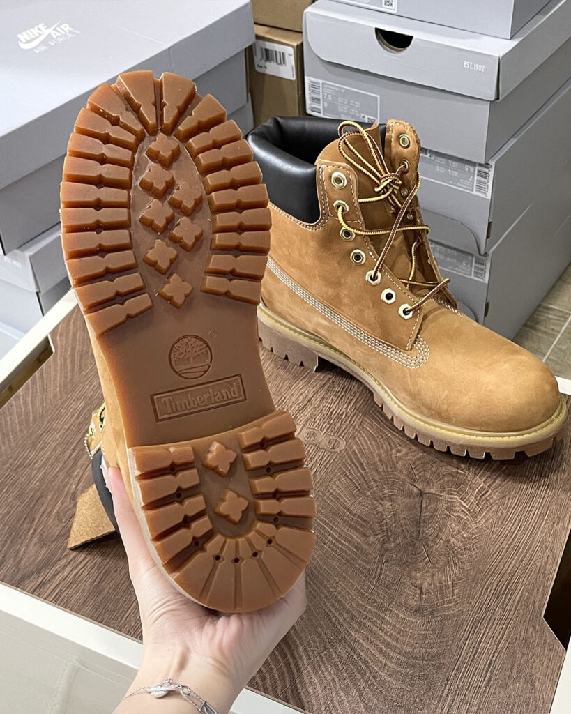 Timberland 6インチイエローブーツの画像4