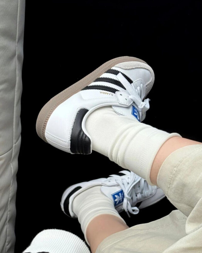 adidasのsambaの画像