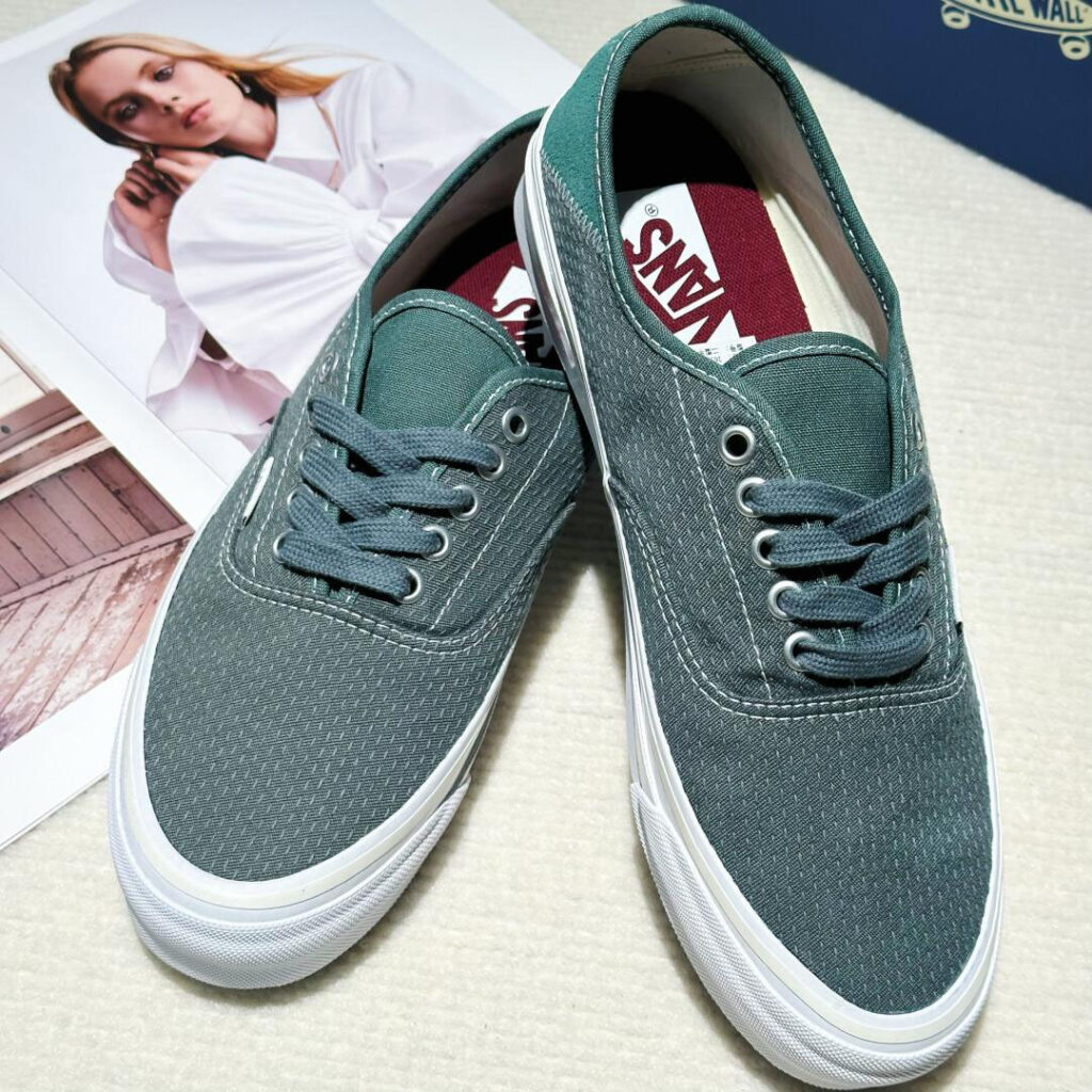 Vans authenticの画像