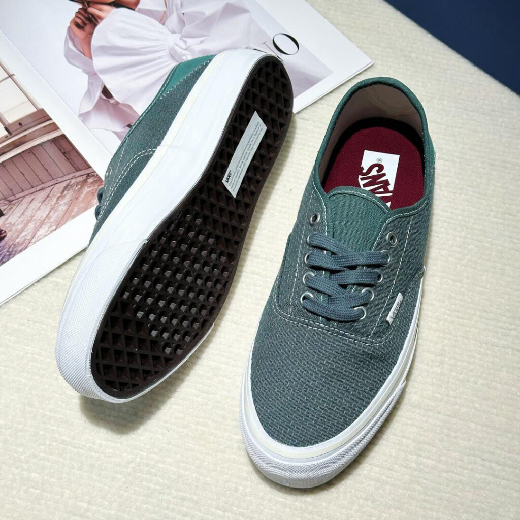Vans authenticの画像
