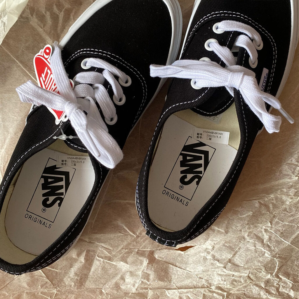 Vans authenticの画像