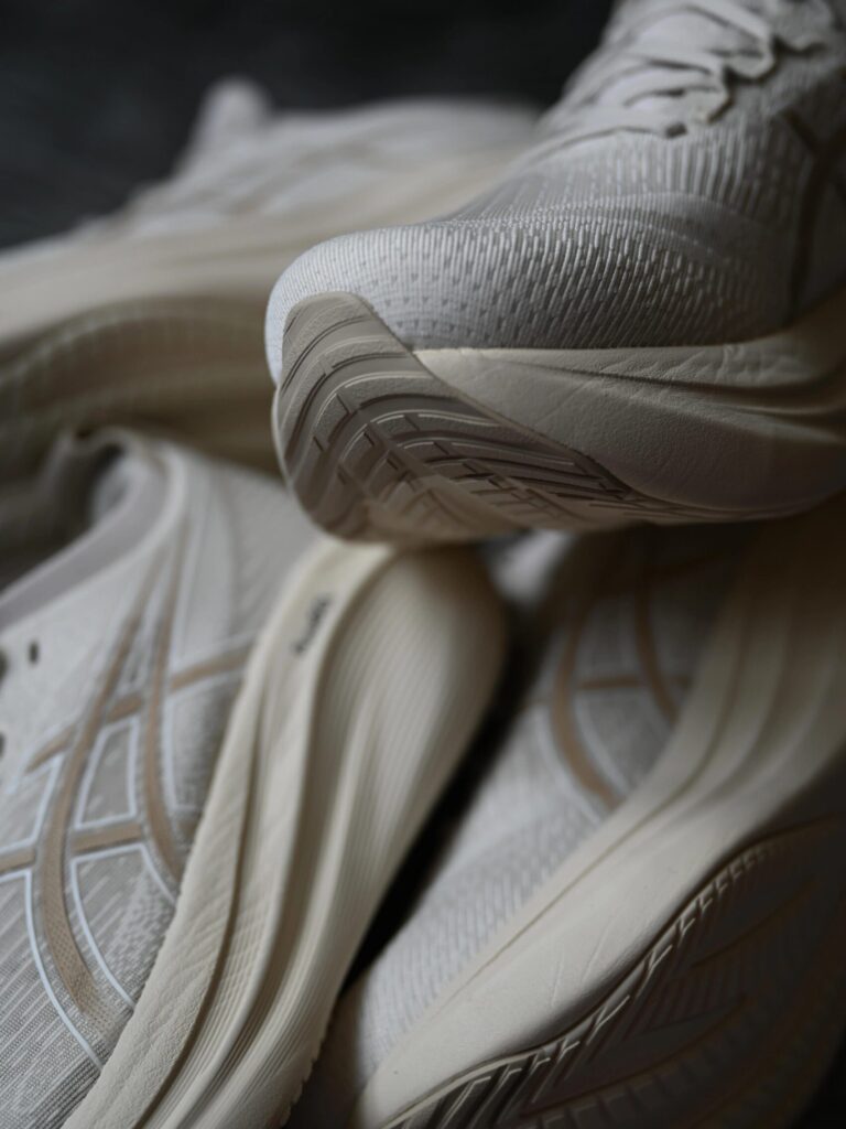 ASICS GEL-NIMBUS 27の画像1