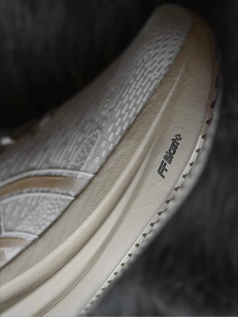 ASICS GEL-NIMBUS 27の画像