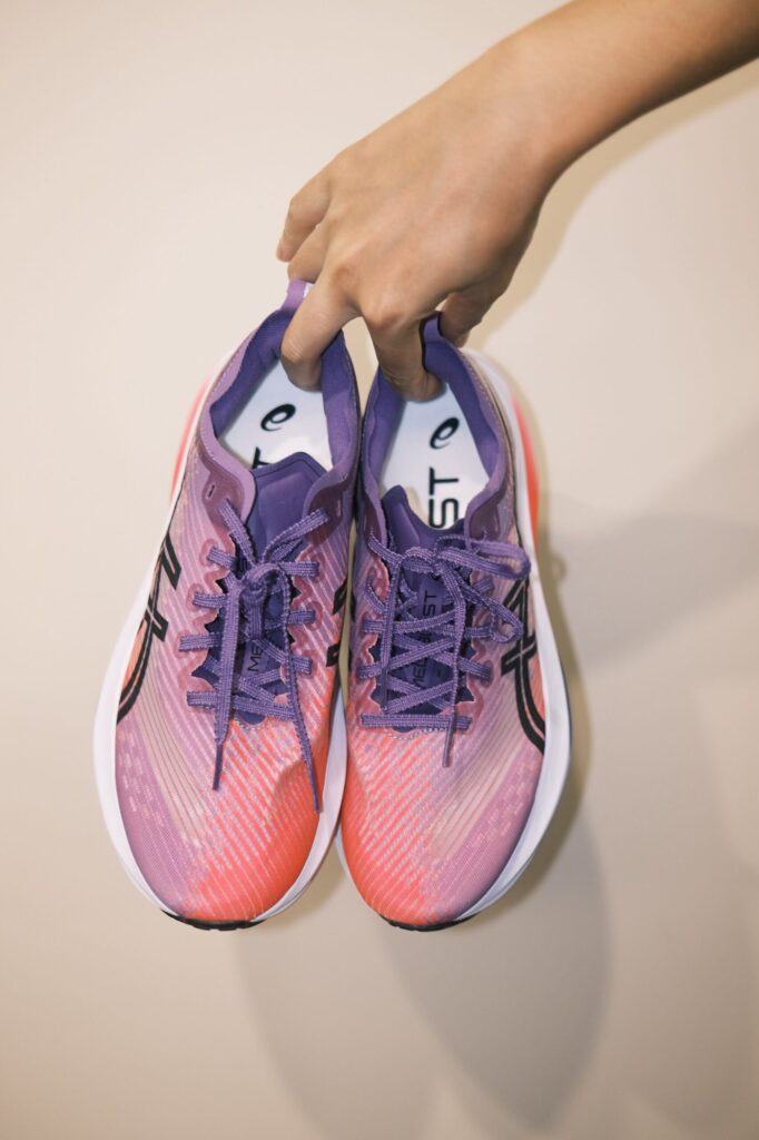 asics megabrastの画像