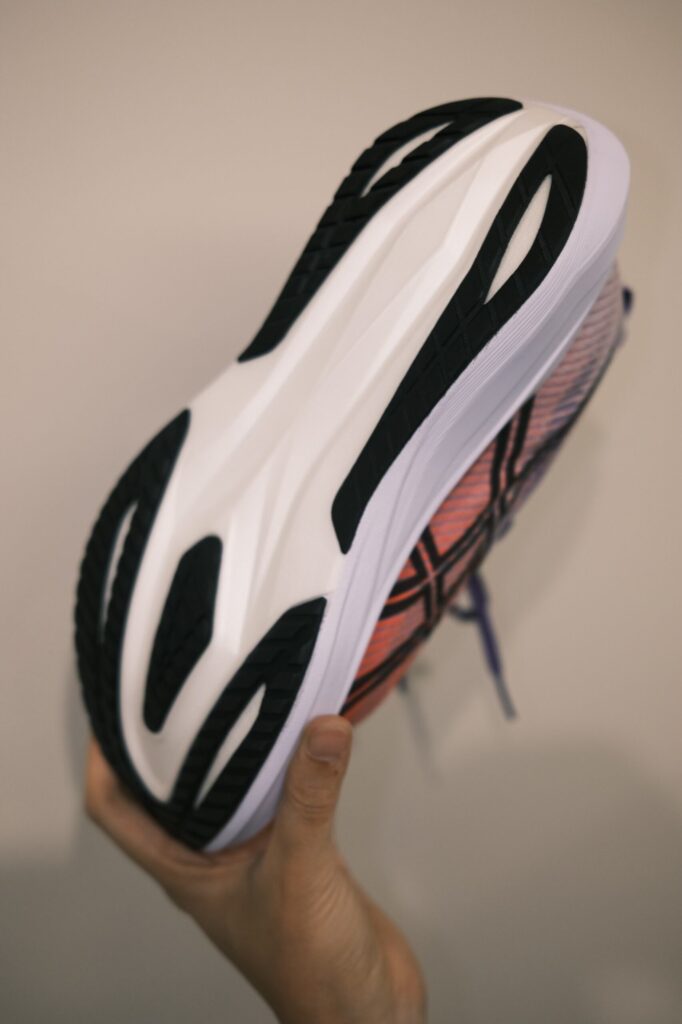 asics megabrastの画像