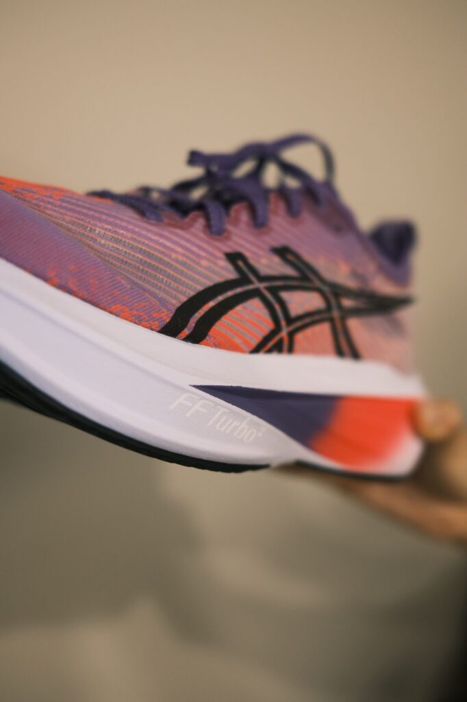 asics megabrastの画像