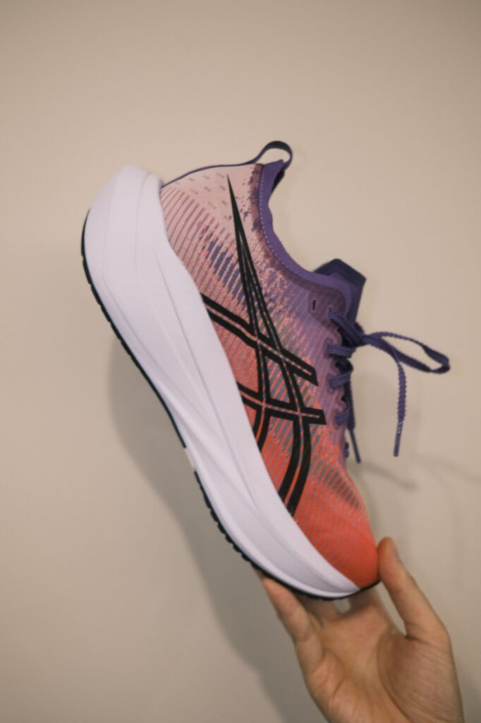 asics megabrastの画像