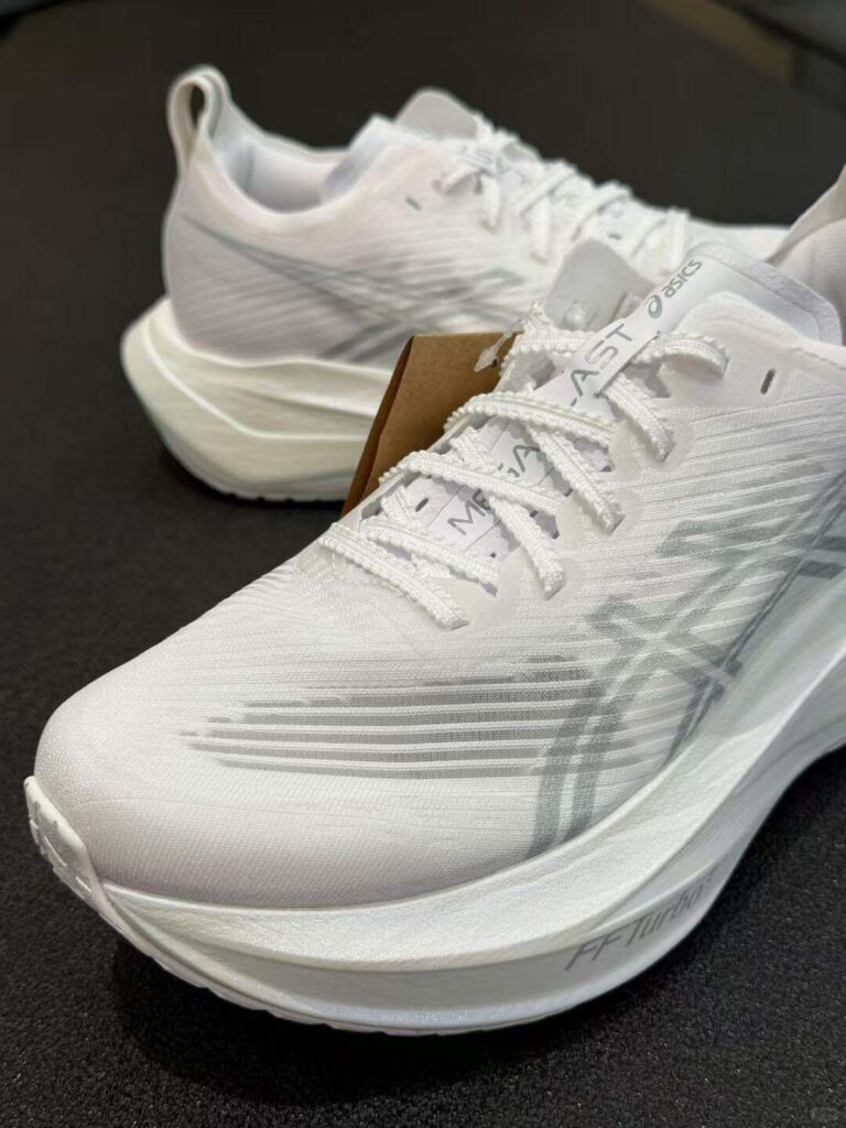 asics megabrastの画像