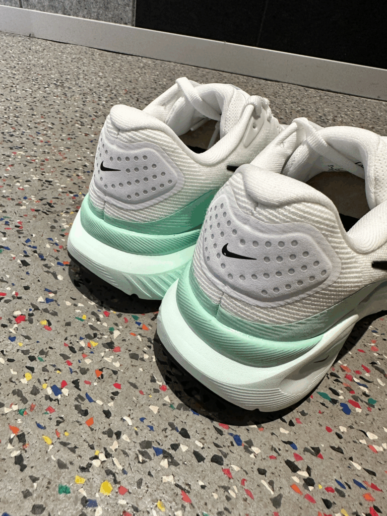 NIKE STRUCTURE26の画像