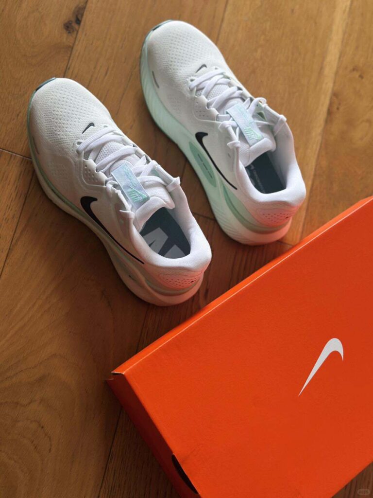 NIKE STRUCTURE26の画像