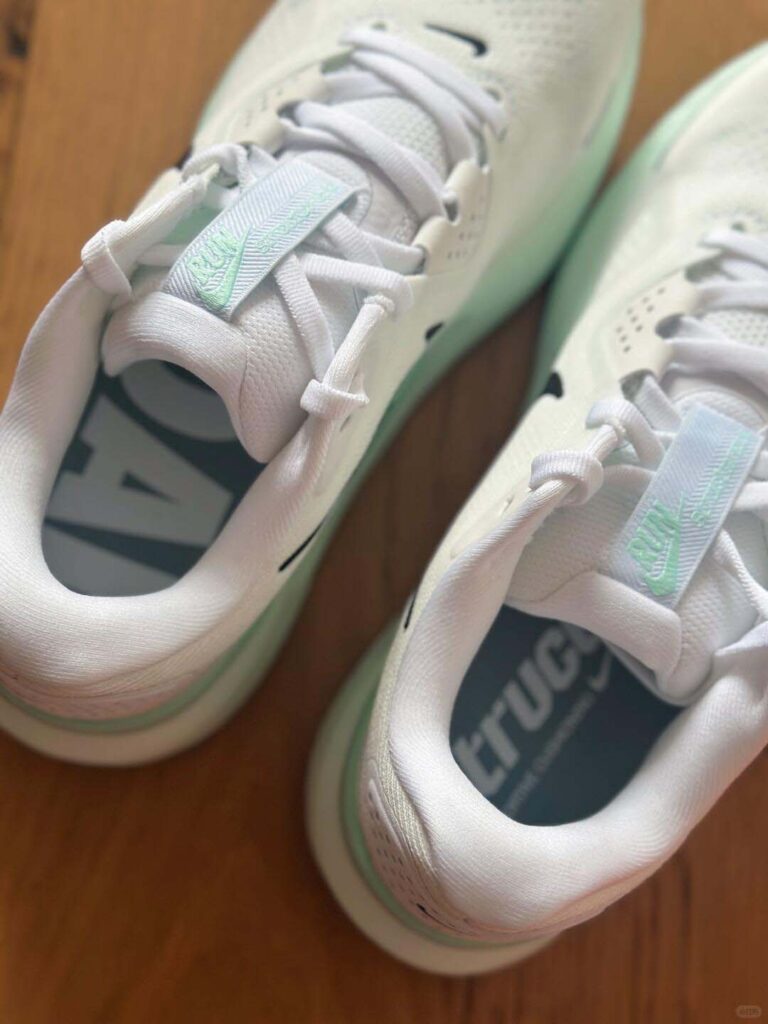 NIKE STRUCTURE26の画像