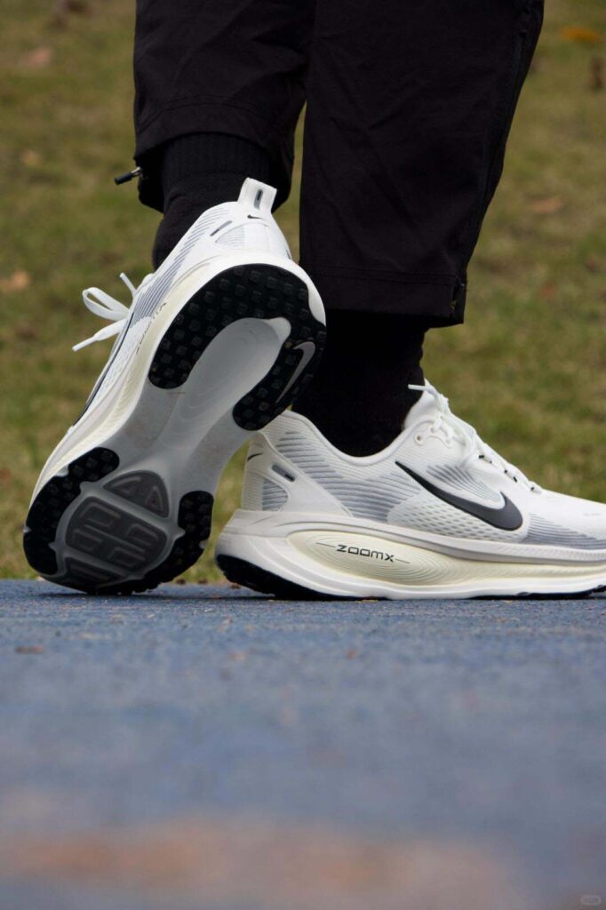 NIKE vomero18の画像