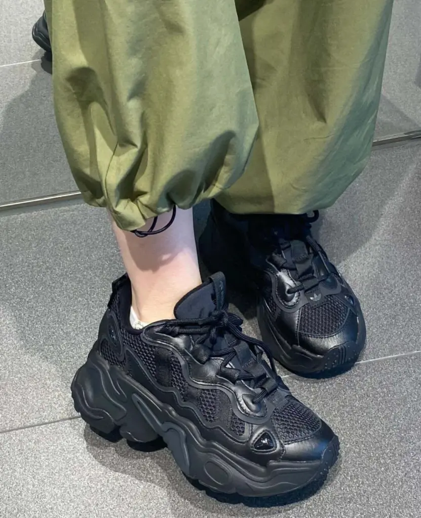 adidas(アディダス) ozgaia(オズガイア)の画像