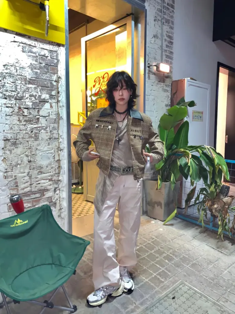 NIKE(ナイキ) V2K RUNのコーデ画像