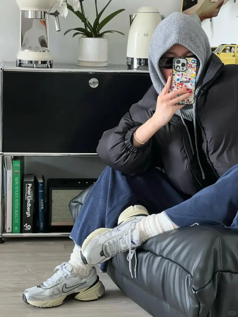 NIKE(ナイキ) V2K RUNのコーデ画像