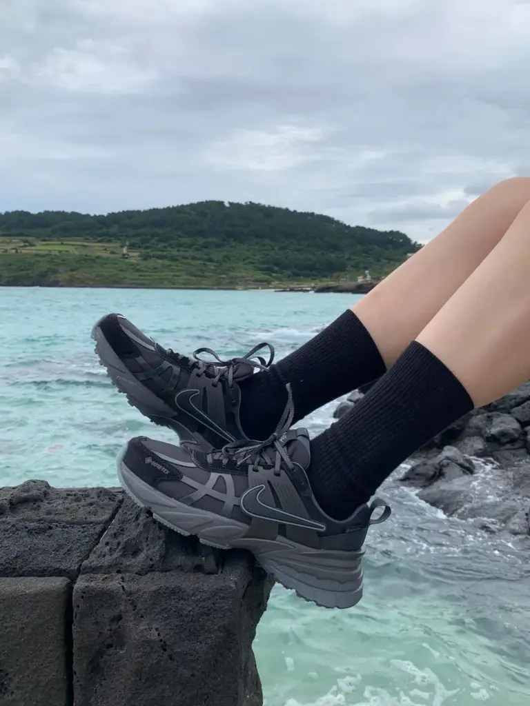 NIKE(ナイキ) V2K RUNのコーデ画像