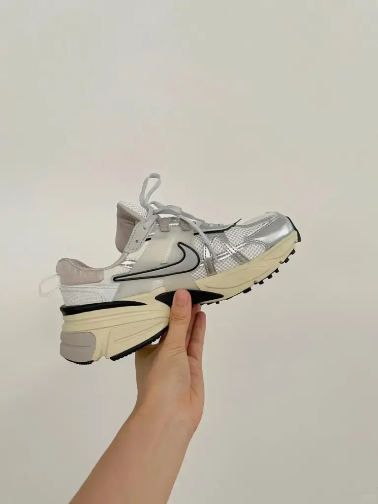 NIKE(ナイキ)-V2K-RUNはダサい？の画像