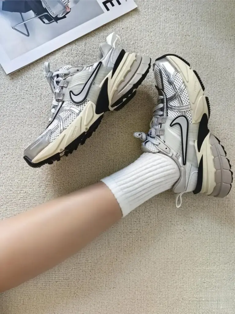 NIKE(ナイキ)-V2K-RUNはダサい？の画像