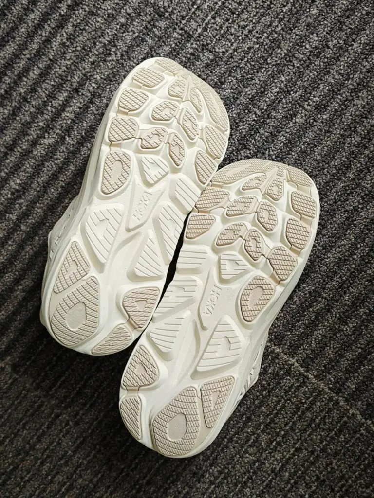 HOKA(ホカ)のCLIFTON10はダサい？の画像