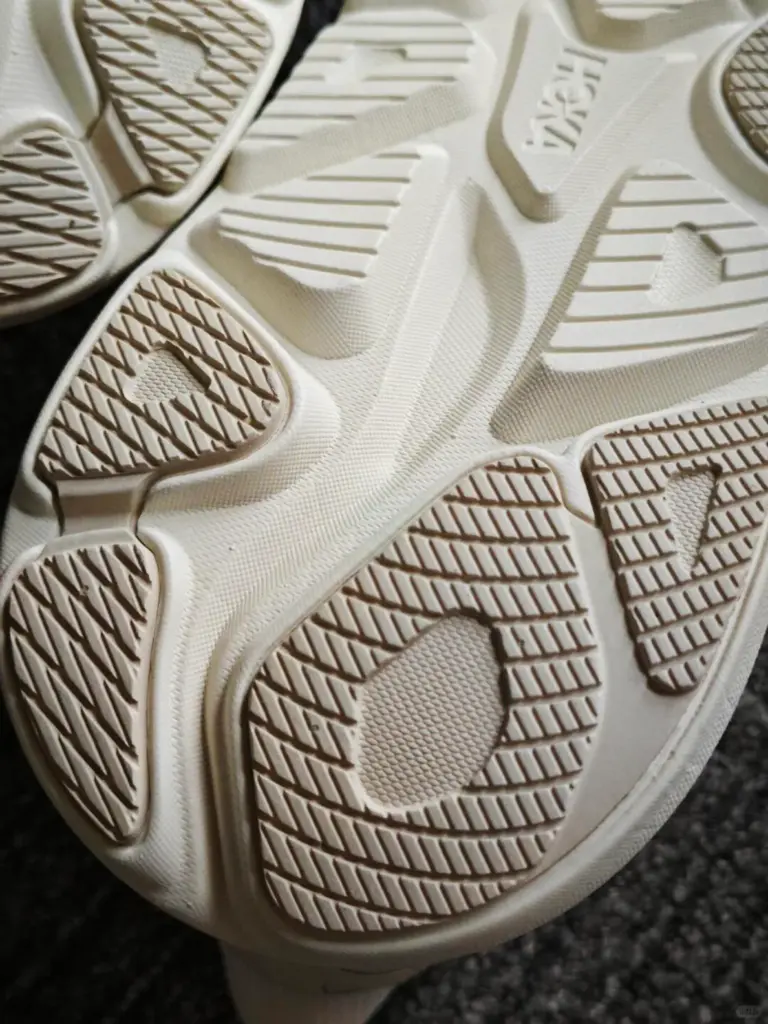 HOKA(ホカ)のCLIFTON10はダサい？の画像