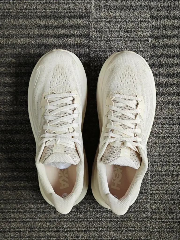 HOKA(ホカ)のCLIFTON10はダサい？の画像5