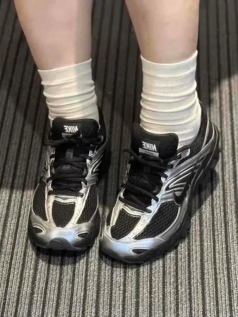 NIKE(ナイキ) moto2k(モト2k)のサイズ感の画像