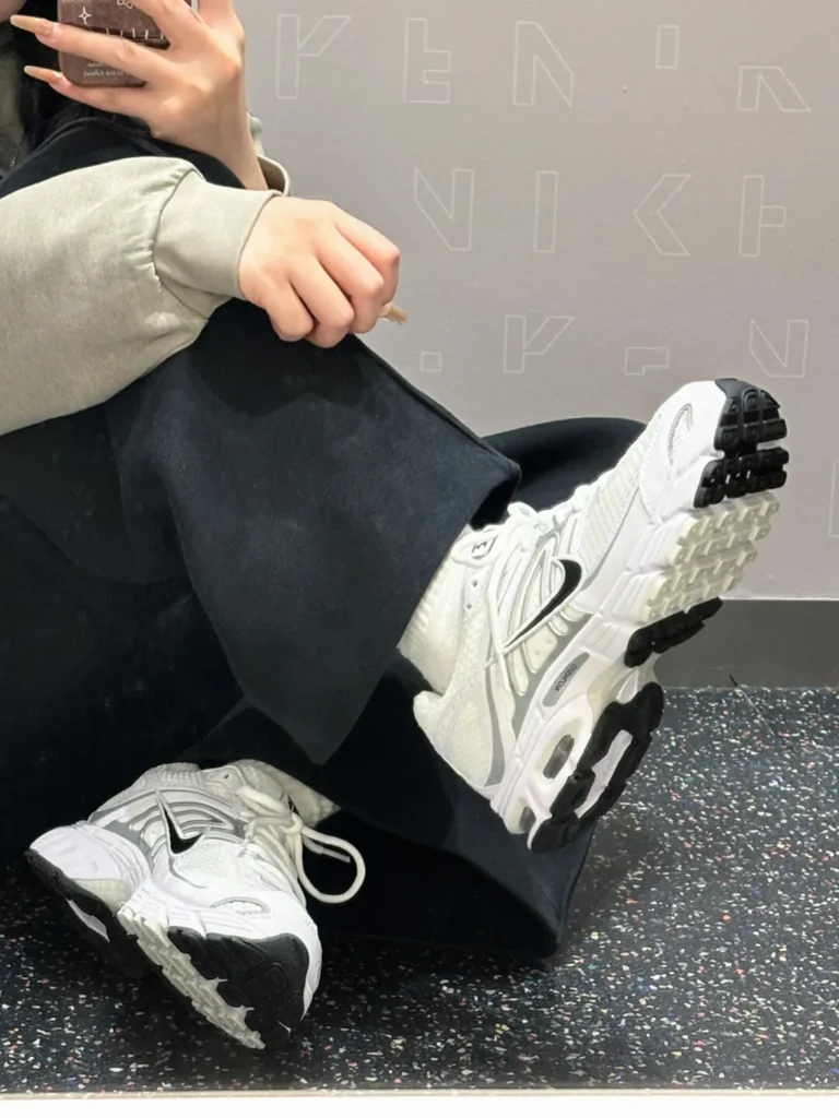 NIKE(ナイキ) moto2k(モト2k)のサイズ感の画像