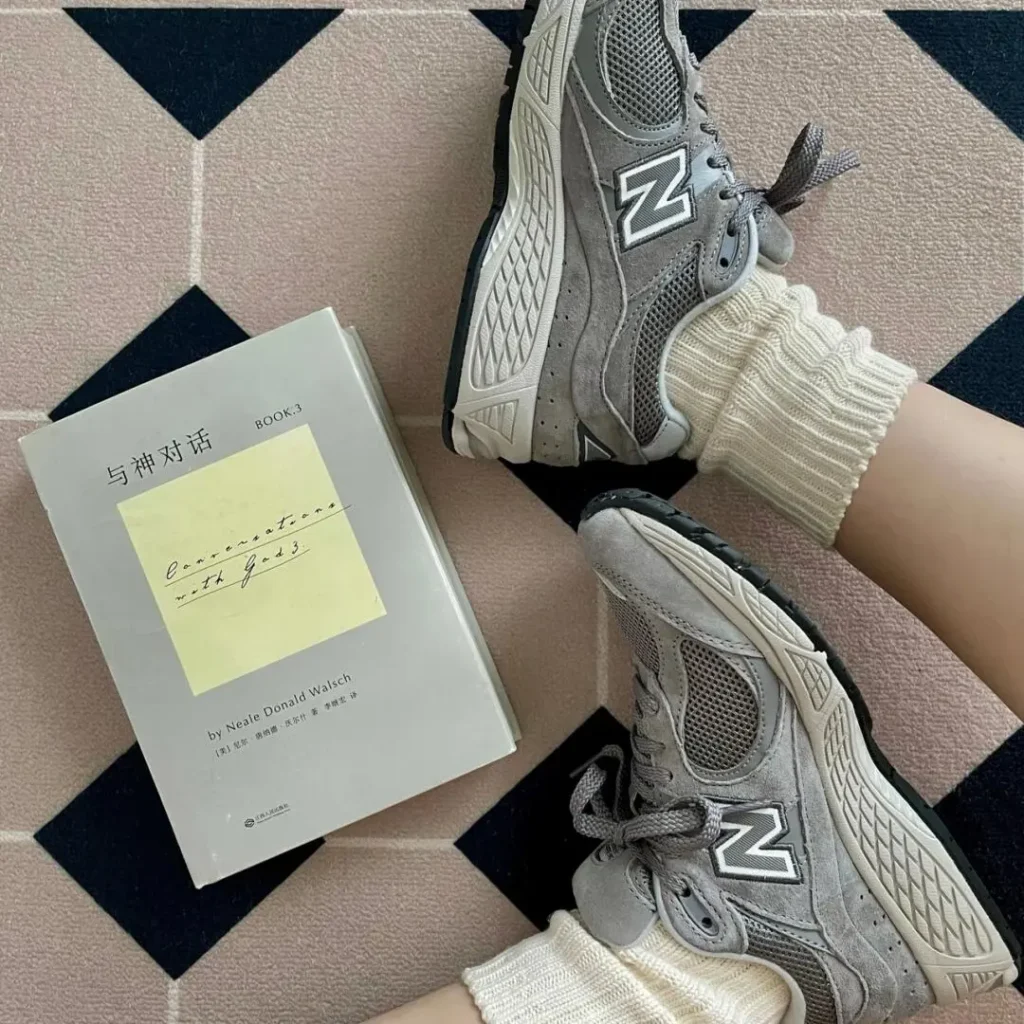 NEWBALANCE 2002Rの人気カラー・安く買える場所の画像1