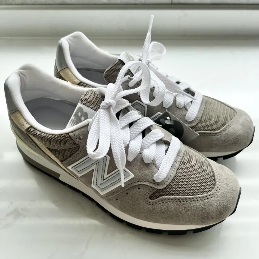 ニューバランス996のワントーンでまとめて野暮ったさを消す