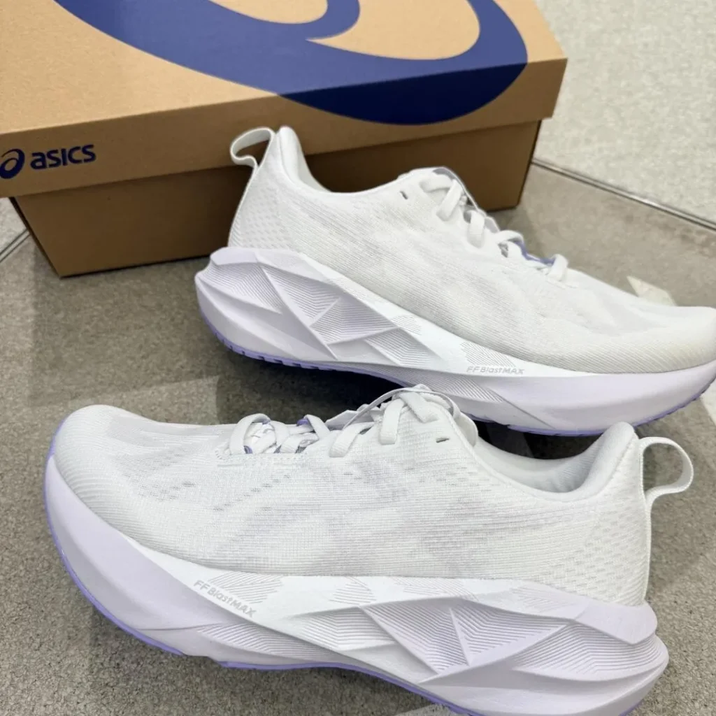 ASICS(アシックス) NOVABLAST 5の無印かワイド画像1