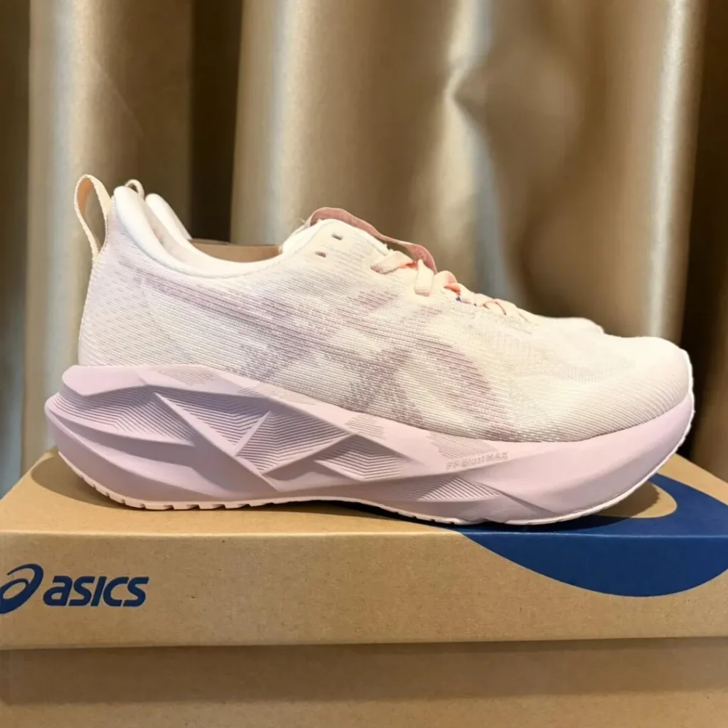 ASICS(アシックス) NOVABLAST 5の無印かワイド画像2