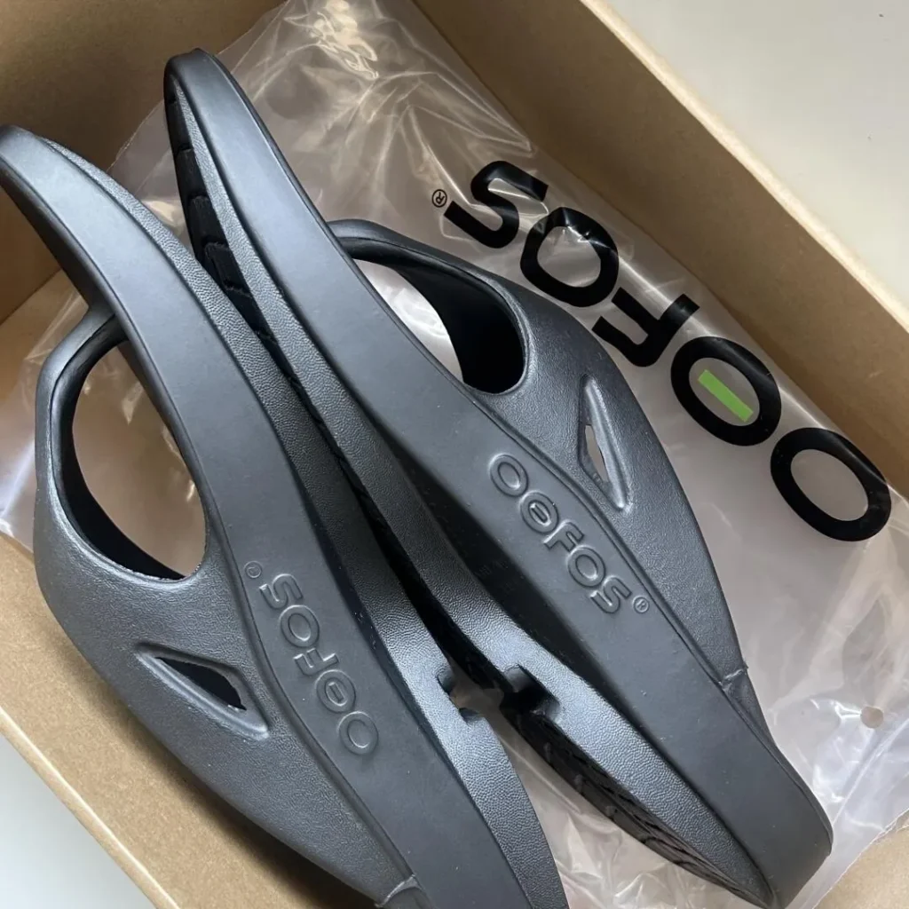 OOFOS(ウーフォス) OOahh(ウーアー)のサイズ感画像1