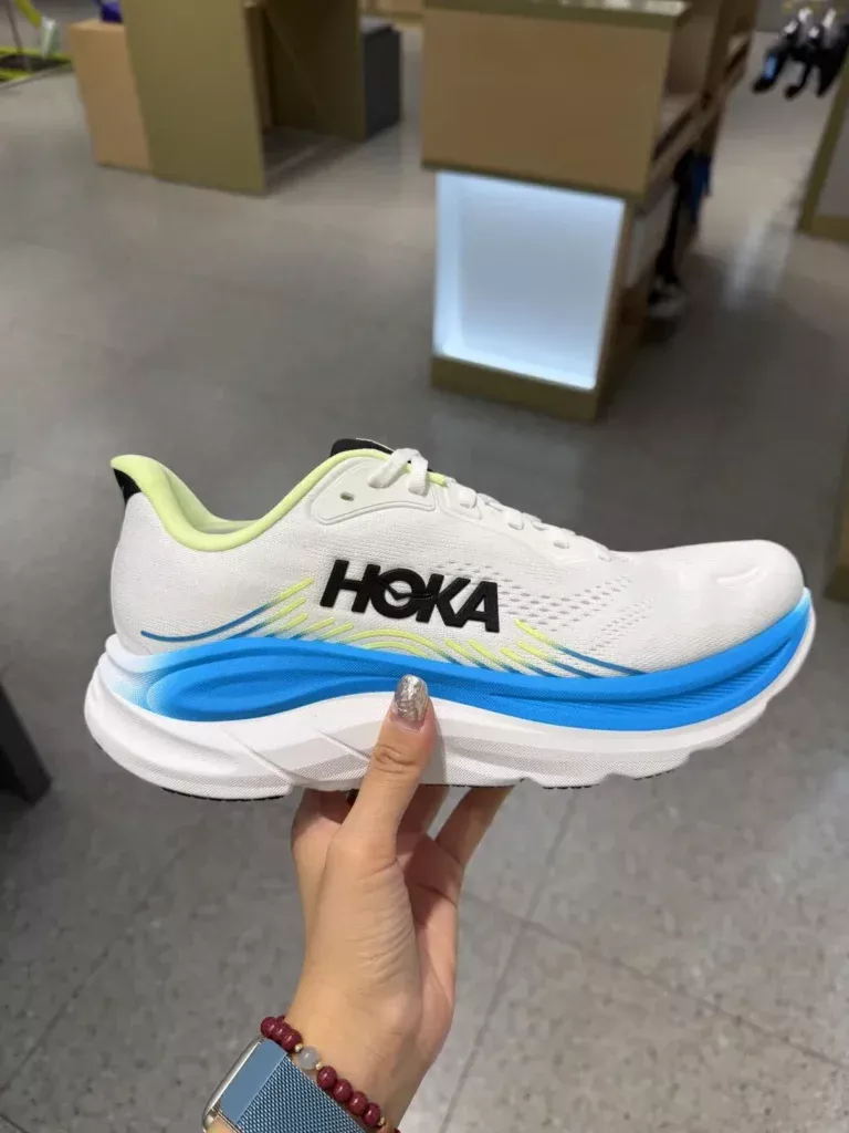 HOKA(ホカ) CLIFTON 11(クリフトン11)のサイズ感画像3